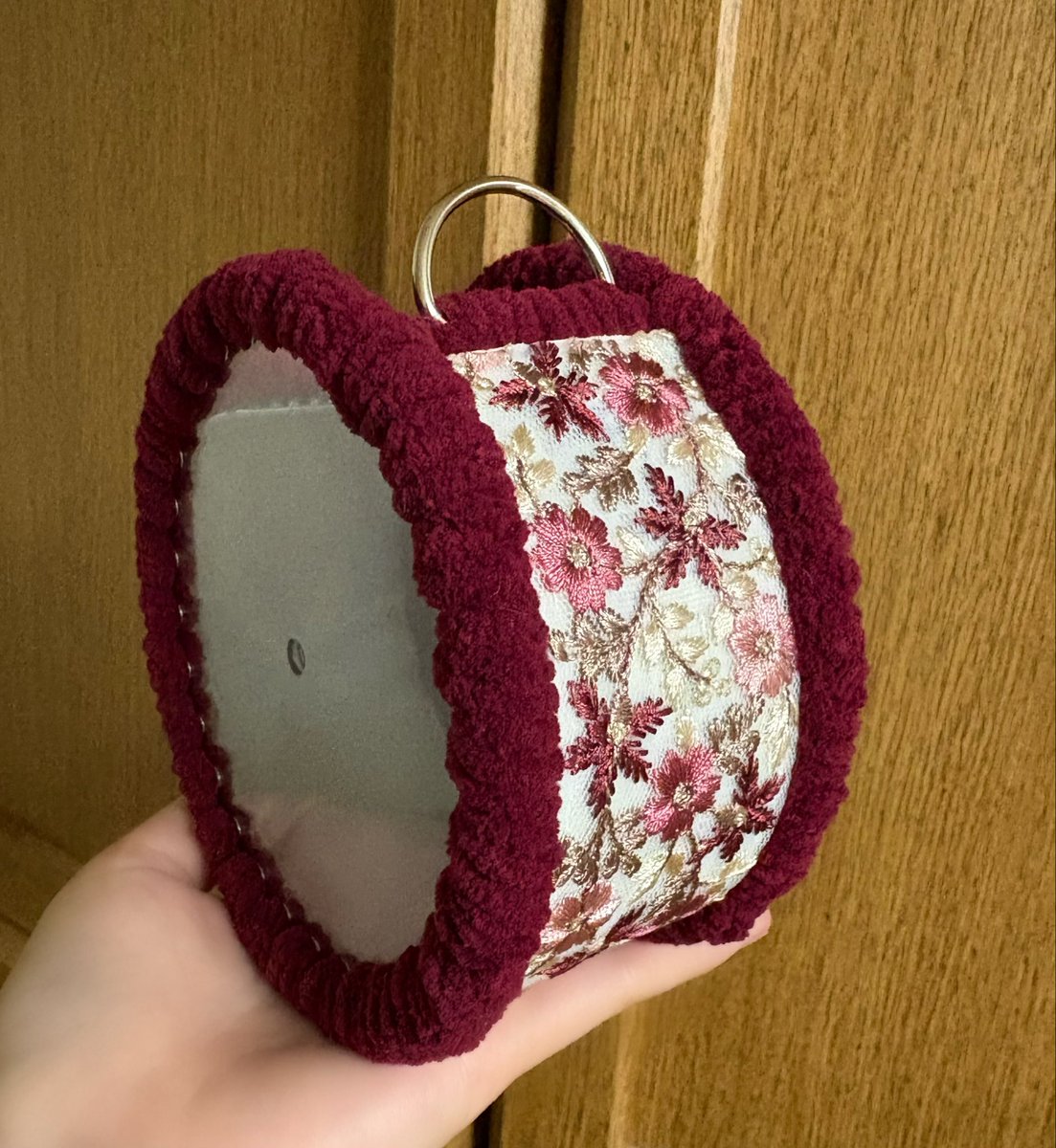 なみ様お取引中⭐3185⭐❣️大人可愛い華やかアクセ❣️オリジナル✴インド刺繍 インド刺繍バージョンも作った こっちはリボン幅の関係で小さめ💦 でも