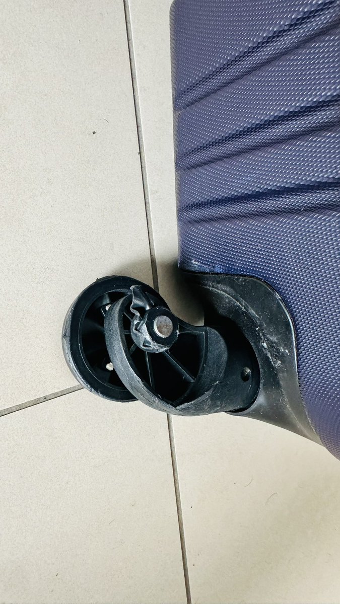 Mohanadkattan's tweet photo. @qatarairways My baggage was severely damaged on flight QR1014 on May 21, 2026. I have already filed a report (PIR: ED002) but need assistance resolving this claim. Please direct message me to discuss the next steps. #QatarAirways #CustomerService https://t.co/oZkTrnvboc