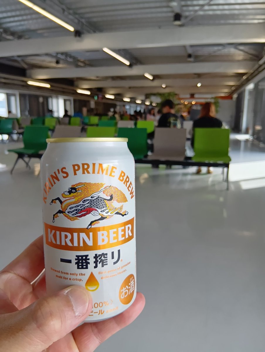 nobby_hero's tweet photo. 搭乗口にて東京旅のシメに一人乾杯🍺
jetstarさんにはサッポロ⭐も置いてくださるよう強く要望したい次第🙏 https://t.co/588goETHbs
