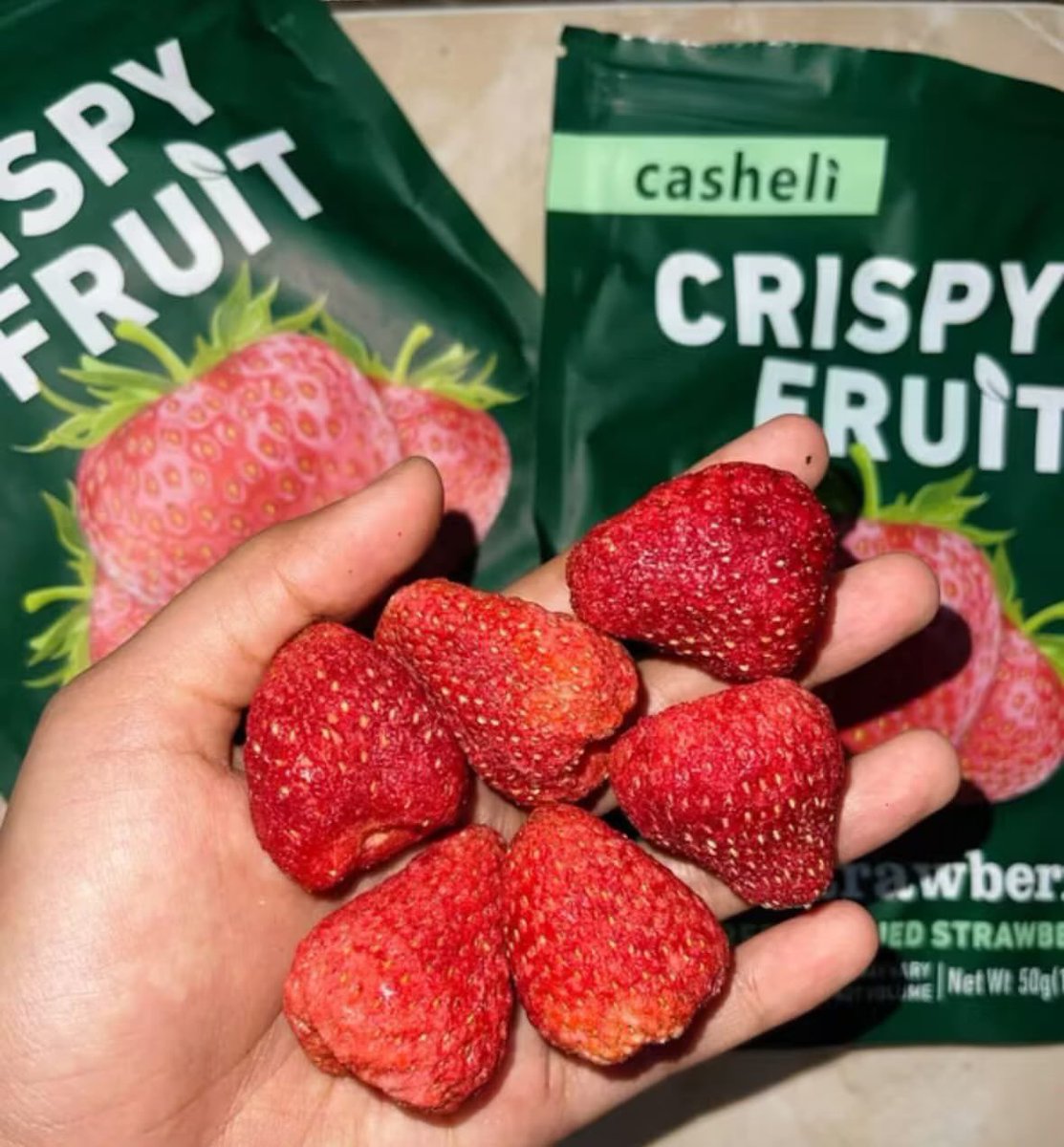 bubbleva8's tweet photo. siapa yang suka strawberry sekarang ada versi snack loh, praktis buat ngemil kapan aja 🤩👌🏻 https://t.co/6E0aem982V