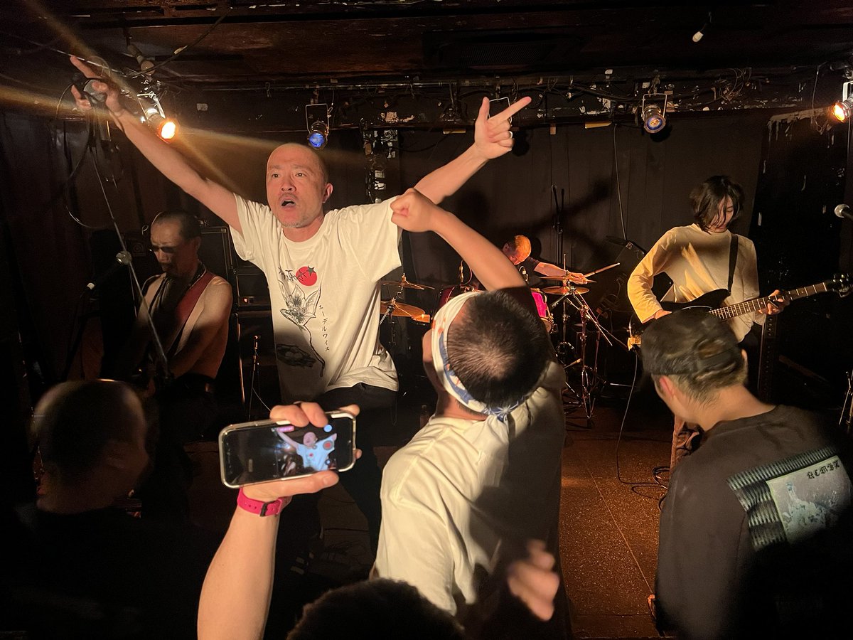 blondnewjinta's tweet photo. 北新宿ハードコア最高でした‼️
ありがとうございます‼️

謎の4人で久々の東京へのデスドライブしましたが、あんなにヘブン感じたのは初めてかもしれん…以後気をつけます。 https://t.co/woBIVduo5N
