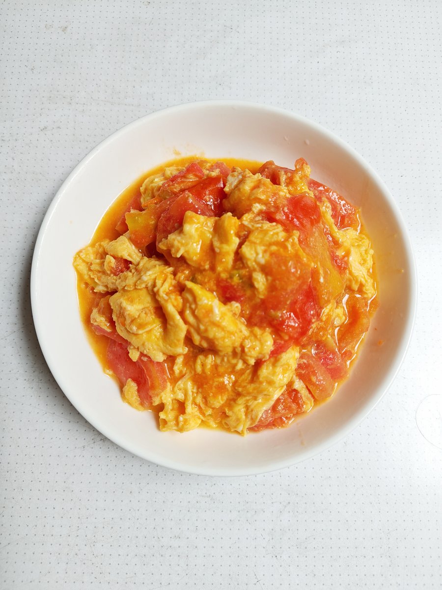 FMbebe's tweet photo. A quick, cozy weekday lunch: homemade tomato egg stir-fry with fluffy white rice, perfect for a midday energy boost ， https://t.co/MyFhQOboSR