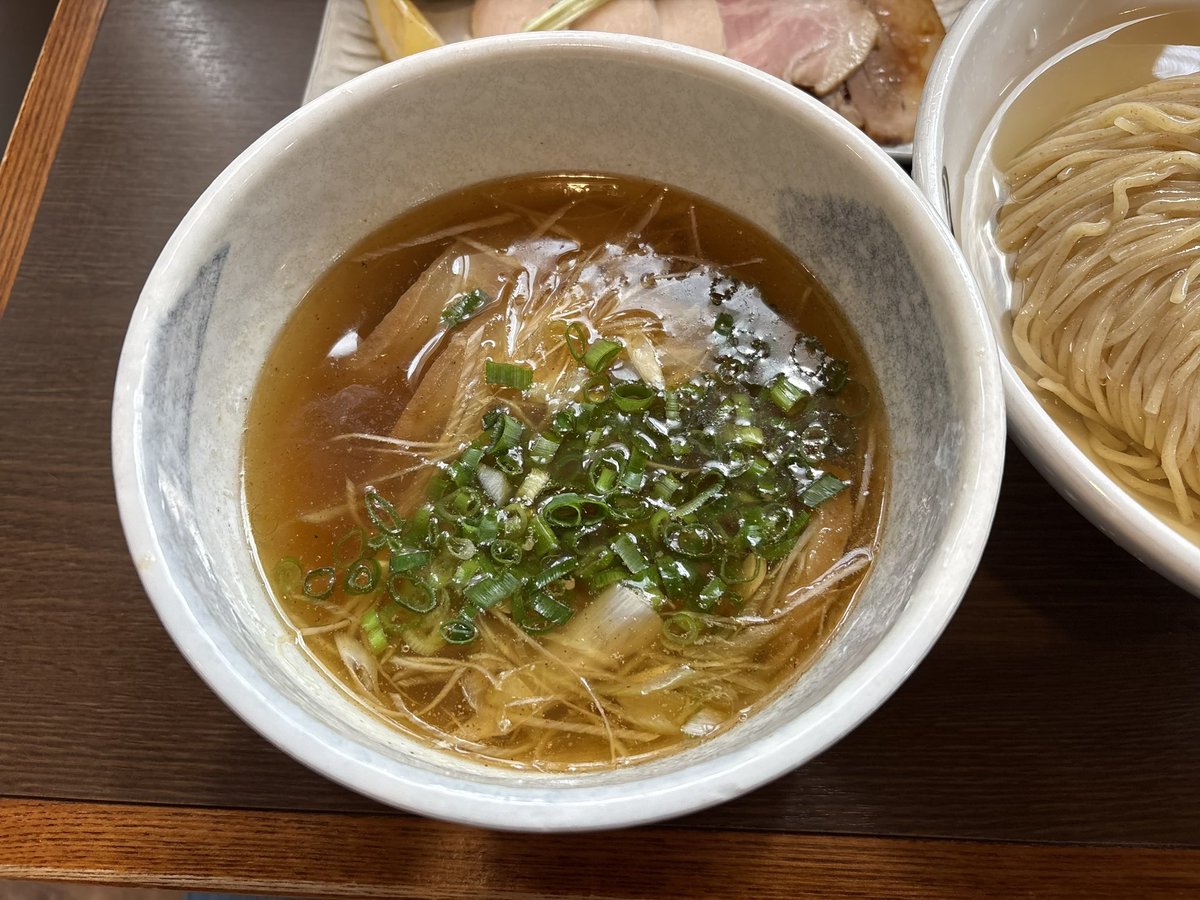 yabayasu7's tweet photo. 2026-05-24（日）#045
《つけ麺弥七》さん

｢秋刀魚の昆布水つけ麺（塩）大盛、チャーシュー増し」

🚶15k〜🚗💨〜💁‍♂️
着丼すぐ秋刀魚節の香り堪らん😋
秋刀魚節の旨味凝縮のつけ汁至極鬼旨し👹麺を昆布水からダイレクトで食すと旨すぎて至福😇3種チャーはワサビBPレモンで👍🥚🙇‍♂️
ご馳走様でした🙇‍♂️ https://t.co/0nBHbwKuj2