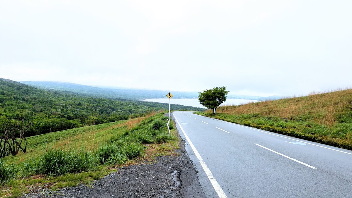 yu2kanteki's tweet photo. 山中湖の標高の気温差をナメててめちゃ寒かった。
でも山道のんびり流すのはやっぱ楽しい。 https://t.co/r75H4DPcFi