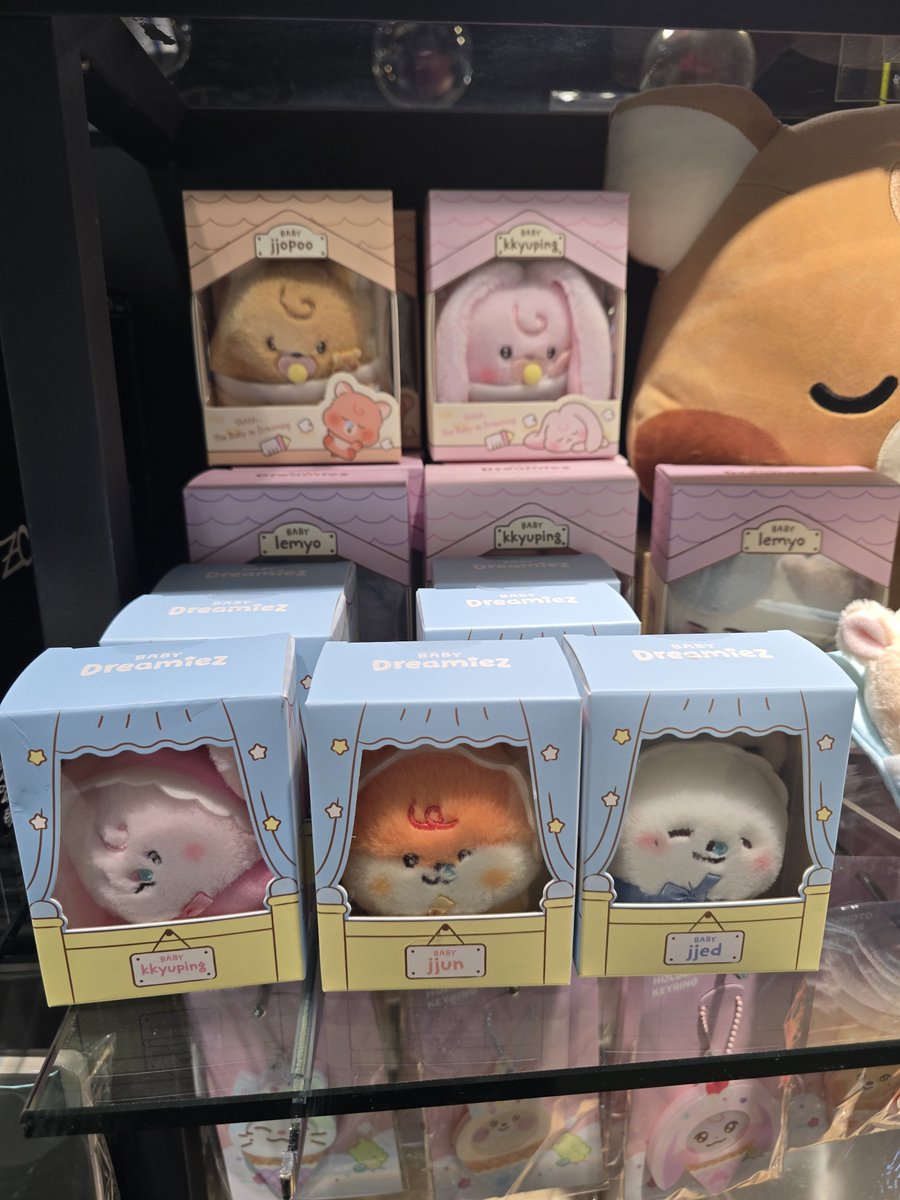 Ammume02's tweet photo. รับหิ้วนะคะ ตัวใหญ่ตัวละ60฿ 
พวงกุญแจ ฯชิ้น 30฿ 
ค่าส่ง ตัวใหญ่50฿ 
ชิ้นอื่นๆ30฿ 
#ตลาดนัดnctdream https://t.co/tAiZ76208o