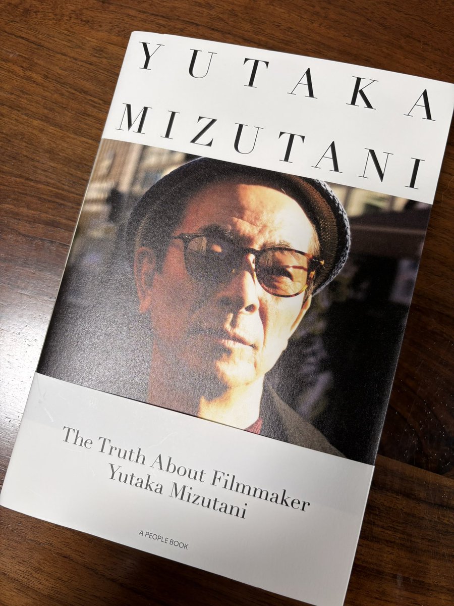 SaekiGame's tweet photo. 豊さんのサイン本お渡し会へ📖
少しだけお話もできて、吉川監督のことをお聞きできたのが嬉しかったです

2章まで読んだ所感↓
出版済みの自伝と違って、監督としての観点からご本人インタビューをベースに全5章で構成されており、あまり他で語られていない話も知ることができる貴重な一冊！ https://t.co/j7ihXbVvmf