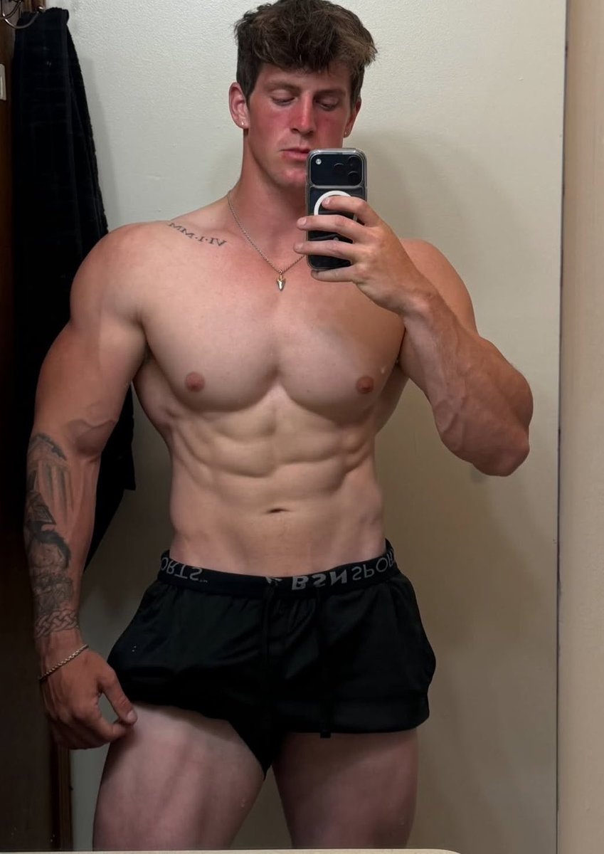 LukedaNuke tweet media