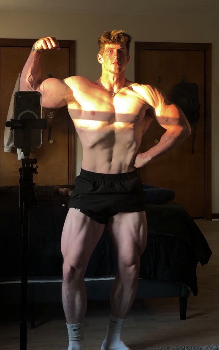 LukedaNuke tweet media