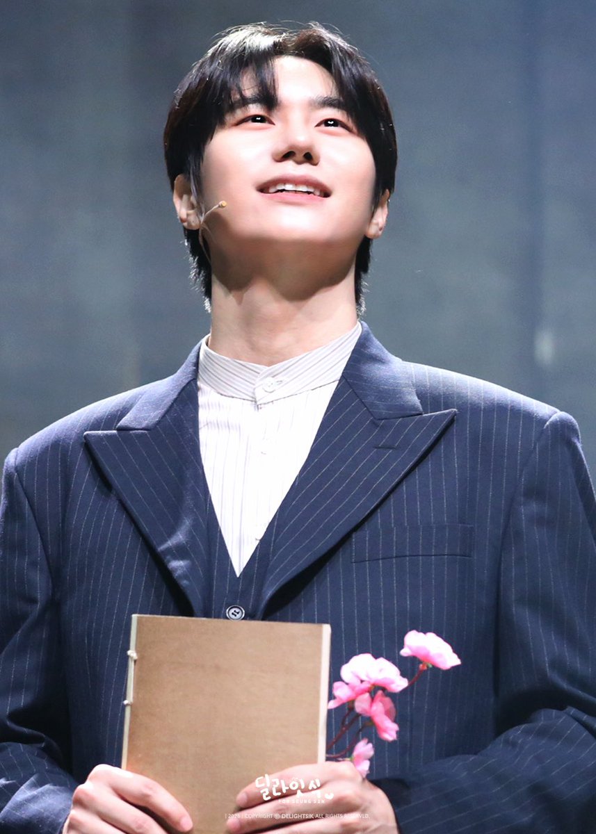 DELIGHTSIK's tweet photo. 260515 헤이그 2차 스페셜 커튼콜 🚂🎉

피날레🌸
너에겐 모든 날이 봄이었으면🌱

#강승식 #승식 #SEUNGSIK #KANGSEUNGSIK #スンシク 
#뮤지컬헤이그 #나정우 @KSS_officialtwt https://t.co/bnHigPWJbh