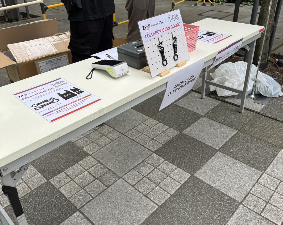 zeppnamba_'s tweet photo. 【ZPZP×i⭐︎Ris】

先行物販14:00〜
Zepp Namba (OSAKA)にてコラボグッズを販売中です！🐿

・カラビナ付きドリンクホルダー¥1,000
・エコバッグ ¥2,500

ご来場の皆さまはぜひお立ち寄りください✨

#ZPZP #i_Ris #りすつあー11 https://t.co/cJvqLMykGO