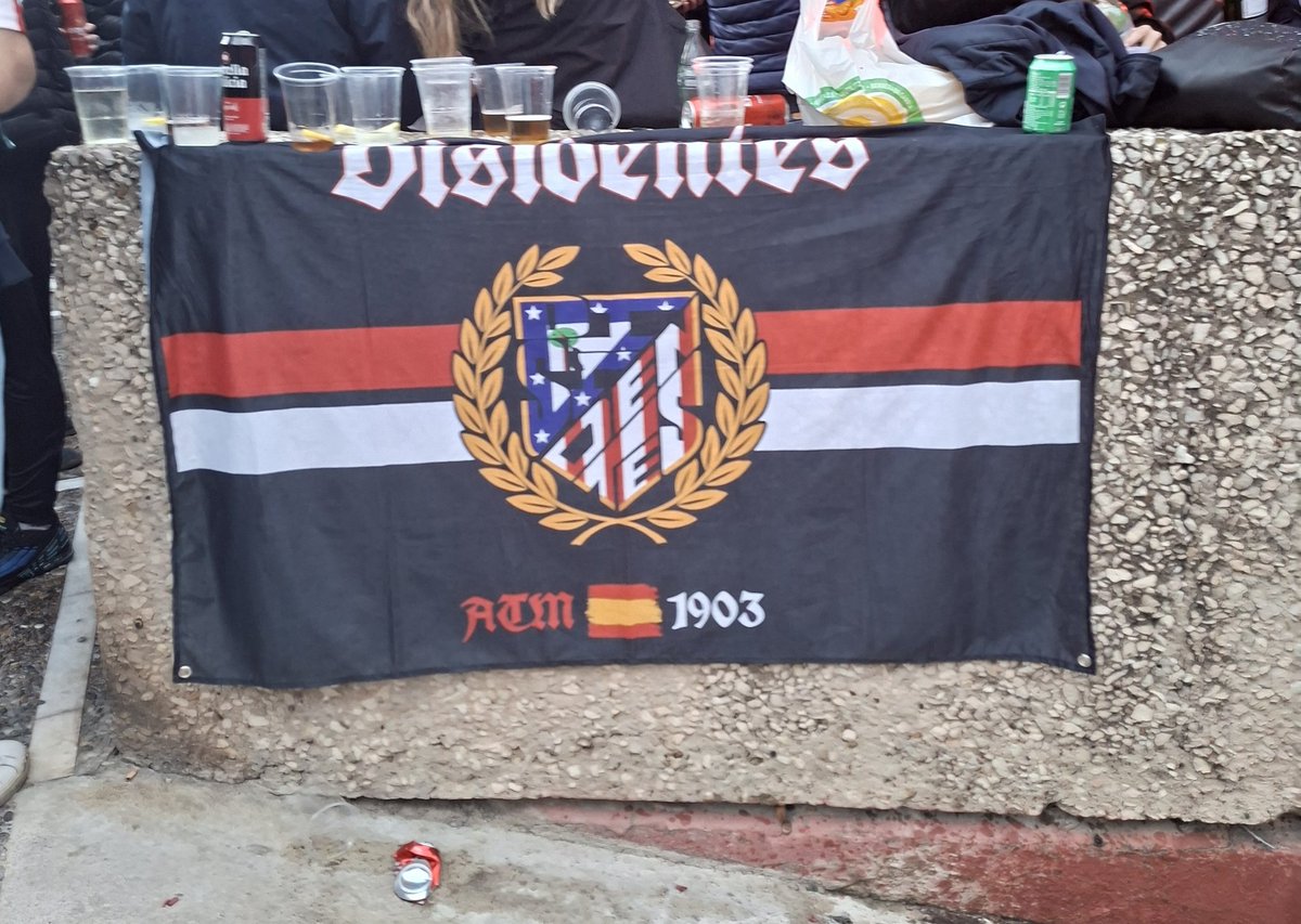 CarlosL27788592's tweet photo. Egun on golf@s  !!!
Terminamos el año de pizzas, viajes y alcohol sin los nervios de Gil por los 7 millones en juego pero con el orgullo de defender el escudo allí donde hiciera falta 
Seguiremos, tenemos cantera 
LA DISIDENCIA ES EL ÚNICO CAMINO 
#AplastaAtleti https://t.co/RI3sCLOTA2