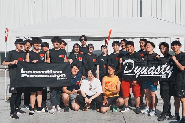 DynastyJapan's tweet photo. ✨クリニック開催のご報告🥁

DynastyおよびInnovative Percussionのアーティストである、原田一輝さんが5月17日(日)にIPU・環太平洋大学マーチングバンド部の練習場でクリニックを実施しました！
当日は季節外れの気温と日差しの中多くの学生さんに参加頂き、素晴らしいクリニックが実現できました！

ご協力頂いた原田一輝さん、IPUマーチングバンドの皆様に感謝いたします！

✨原田一輝さんからのメッセージ✨
今月、福岡から神奈川に拠点を移しました。個人レッスンの受け付けております！
Instagram: @hrdka_99　mail: k.harada1999@gmail.com

経歴：The Yokohama Scouts Drum&Bugle Corps
Blue Stars
Bluecoats
DCJ I&E Snare Solo部門チャンピオン（2020, 2023）
など
#innovativepercussion #dynastydrums #dynastydrumsusa @hrdka_99 @ipu_marching