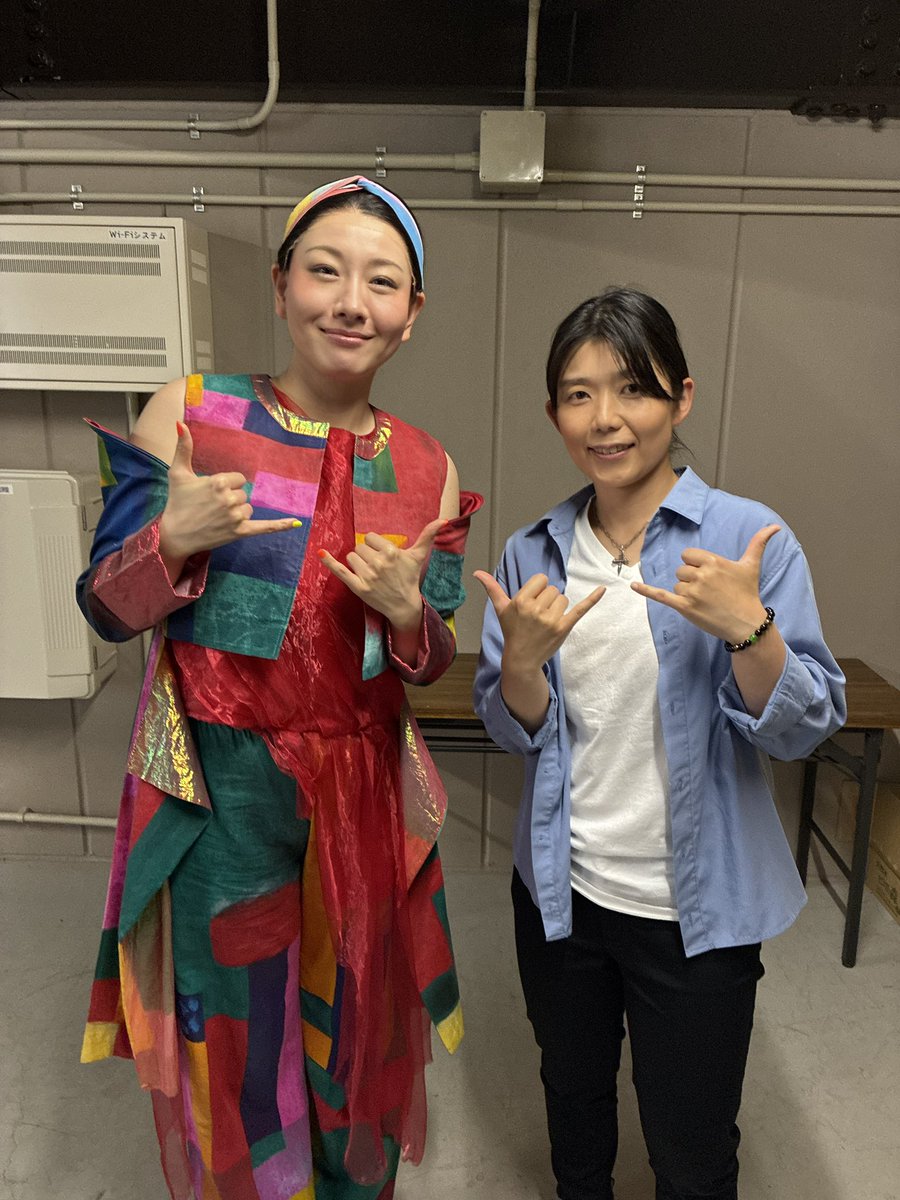 sekimami3ztp's tweet photo. 静岡競輪ありがとうございました！
Mr.Childrenガチファンかと思われる方がちらほらいらっしゃって、HANABIやシーソーゲームの完璧なレスポンスに興奮が抑えられませんでした！！
今回光栄なことにななみななさんとご一緒させていただきました😊
#ミスチル最高！
#ななみなな
#静岡競輪
#関真美 https://t.co/W0AB6OtXAQ