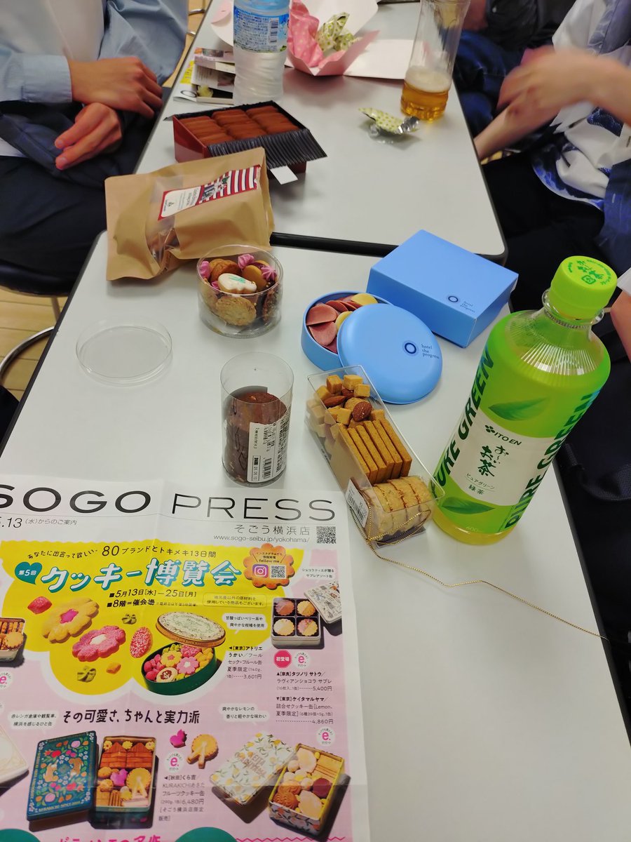 OTC_GG's tweet photo. 二次会はそごうまで行ってクッキー博覧会でクッキーを貪りました https://t.co/5QBJRtUoB6