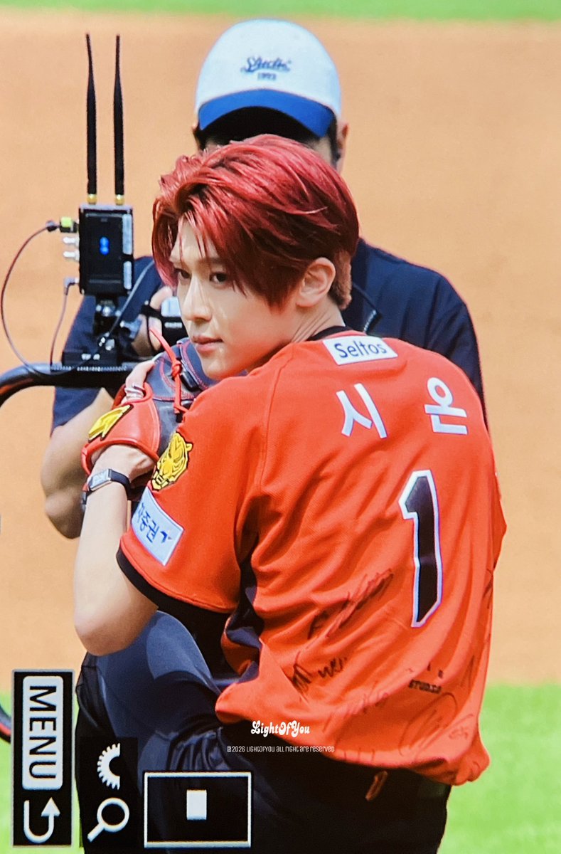 lightofyou0511's tweet photo. 260524 시구 

#시온 #SION #シオン 
#NCTWISH https://t.co/NXy1rqJgvX