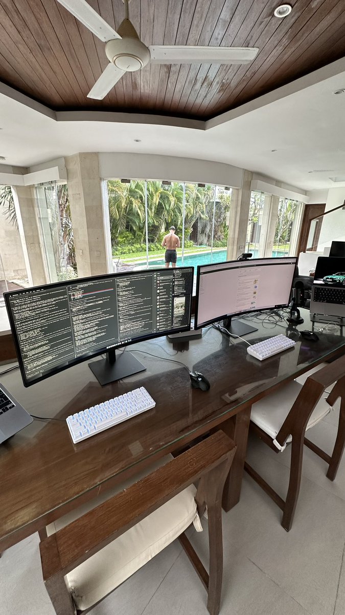 KEIONCC's tweet photo. @XScharo My setups through the last 6 months l https://t.co/sFELcPRx5y