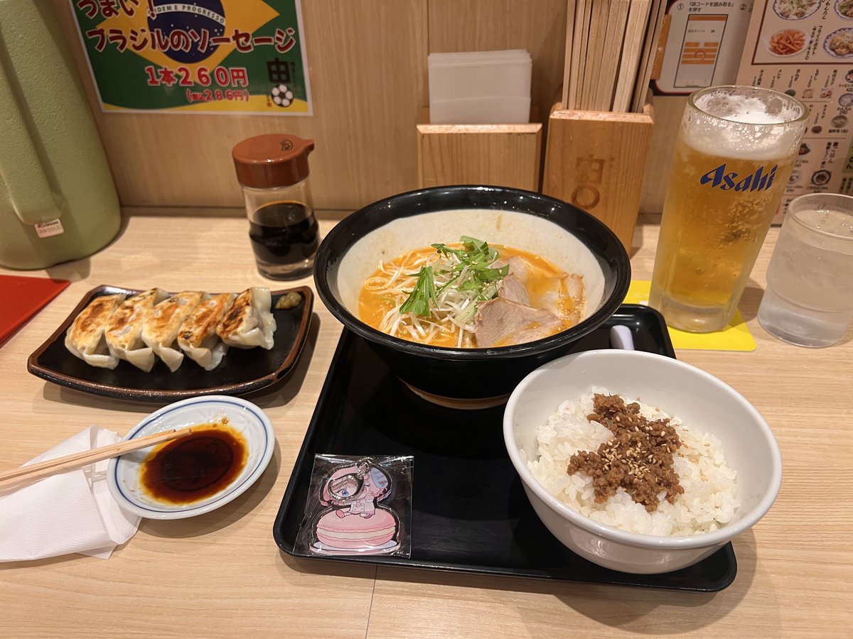 HatanoLoveLive's tweet photo. 遠征&大塚の現場はだいたいここのラーメン屋ってのが相場で決まってます🍜
と言うことで、腹ごしらえ終わったら2部も盛り上げていきます、一旦お疲れ様でした!
#すいびと
#sweetbeat https://t.co/BHkIgAgsbF