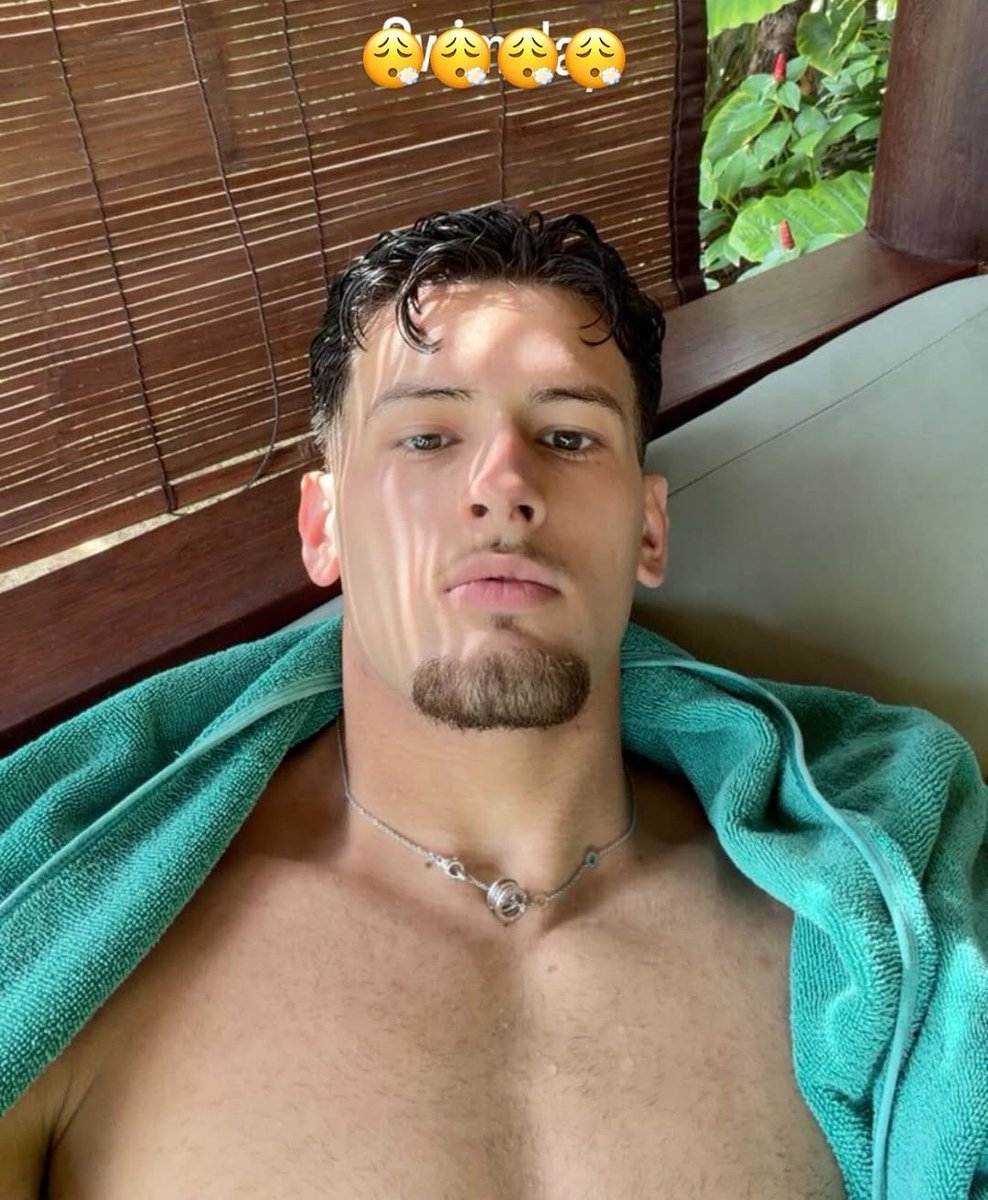 mrvvip's tweet photo. Justin Hubner shirtless on waterpark. #sportwatch https://t.co/r5AuQ0Y3R0