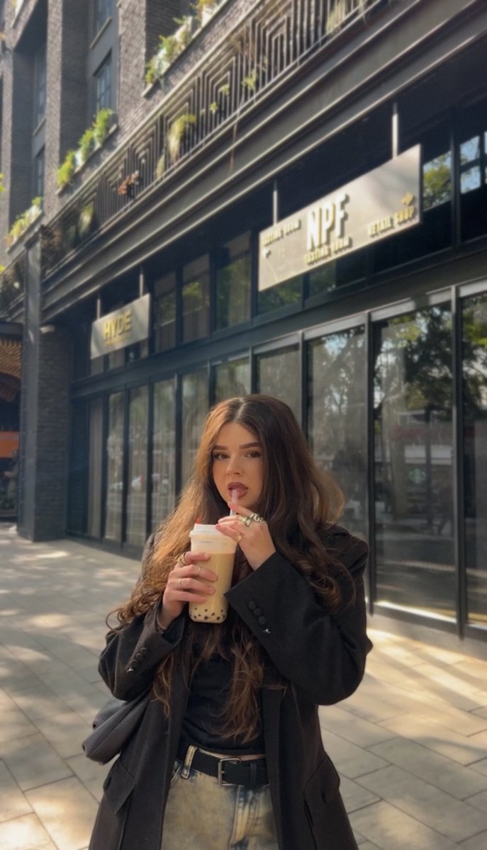 Emirheaa's tweet photo. Coffee date?☕️ https://t.co/f7NgNqy8rt