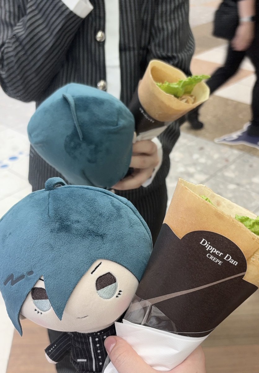562_c2's tweet photo. クレープ食べた！今はカラオケいます、1時間後くらいに戻ります https://t.co/93D4gqmUKC