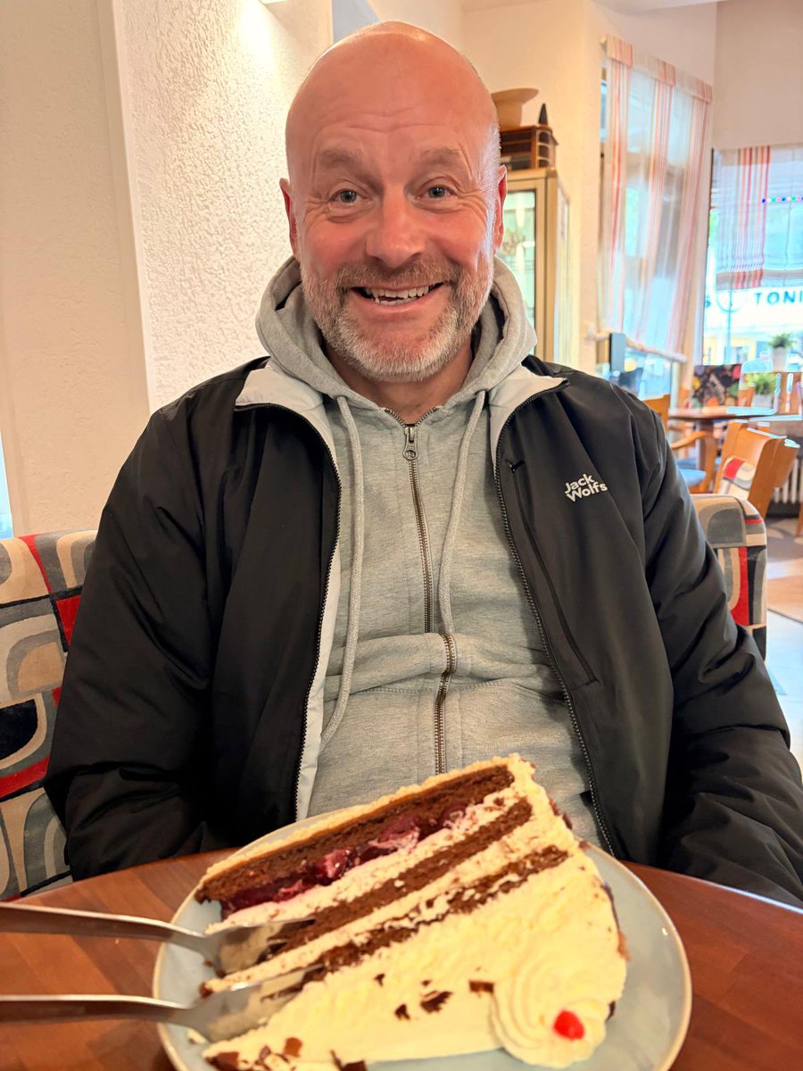 Graham_Goulden's tweet photo. This weeks #SundayThread What Black Forest Gateaux teaches us about a top down bottom up workplace culture & the role of active bystandership in its creation
Last week I was in the Black Forest town of Titisee. As you’d expect I tasted the famous cake. The layers spoke to me https://t.co/iV6hCrIvpI