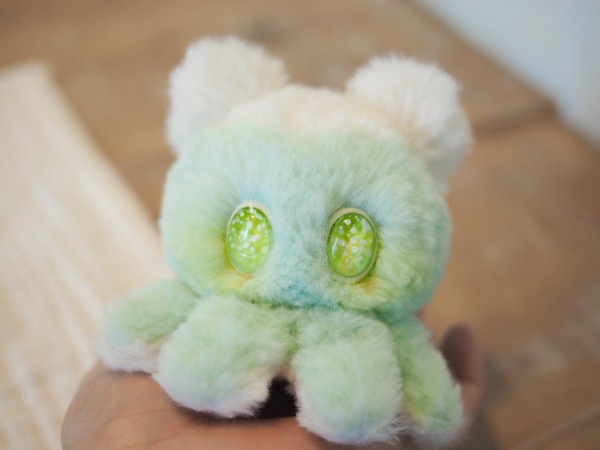 shasa_bear's tweet photo. [RT감사합니다]
안녕하세요, 싸샤베어입니다.
여름을 맞아 메론소다와 바다를 품은 쪼꾸미 크툴루를 분양합니다. 🌊🍈🍨🍒
(2026. 5. 24. 20:00~ 5. 30. 자정까지 )
잘 부탁드립니다 ☺️😌

자세한 소개는 이쪽 링크에 있습니다 👉>
https://t.co/Iwd5DHB4lK https://t.co/XDEasRHVDE