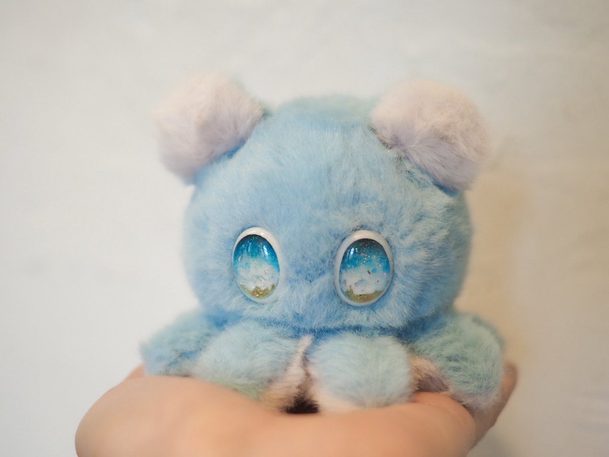 shasa_bear's tweet photo. [RT감사합니다]
안녕하세요, 싸샤베어입니다.
여름을 맞아 메론소다와 바다를 품은 쪼꾸미 크툴루를 분양합니다. 🌊🍈🍨🍒
(2026. 5. 24. 20:00~ 5. 30. 자정까지 )
잘 부탁드립니다 ☺️😌

자세한 소개는 이쪽 링크에 있습니다 👉>
https://t.co/Iwd5DHB4lK https://t.co/XDEasRHVDE