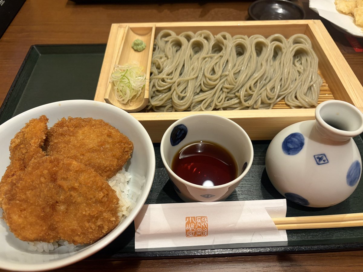 junchobi52's tweet photo. 新潟到着
へぎそばも食べました。

#聖飢魔II
#SeasonII
#新潟 https://t.co/Nj4sTJYkuC