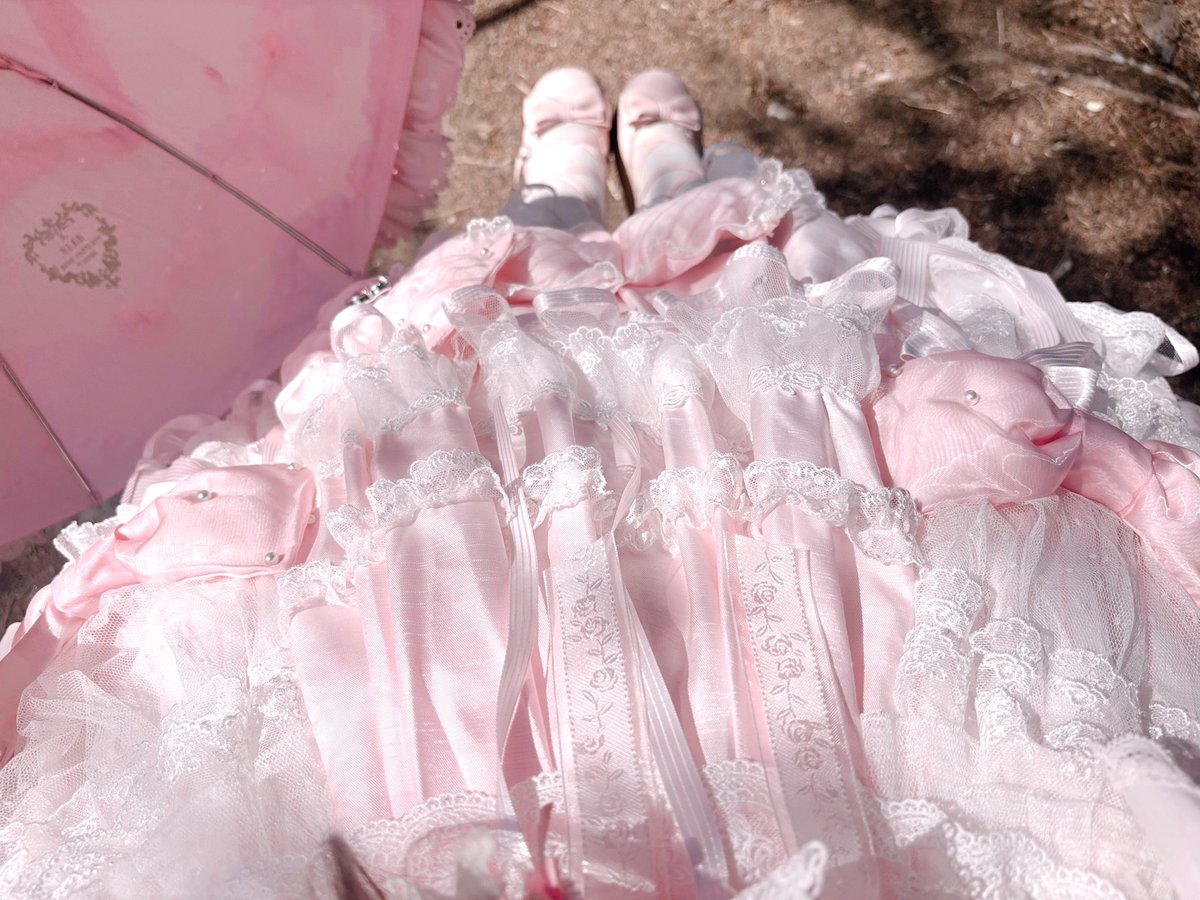 vara_chan_'s tweet photo. 春の陽射しに輝くロリィタのピンクがとても美しい • ᴗ •̥ ˳ ˳ෆ⸒⸒ෆ⸒⸒ෆ⸒⸒ https://t.co/VRHinhRX8P