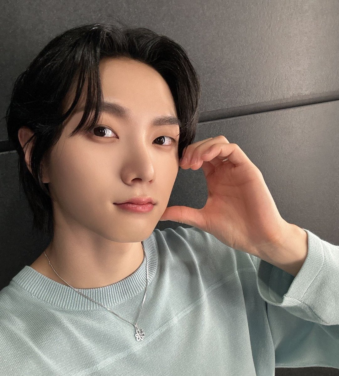 door_444's tweet photo. ¿𝙰ún no escucharon el #𝚅éū𝕣an𝕥ː𝖉e𝘣u𝕥? 🎧✩ lo primero que yo hice al despertar fue poner #b𝒍o𝕠d·发誓·𝕥e͟ars a todo volumen, así que no se asusten si me ven por ahí como loquito repitiendo #𝕤prēαd·m𝕪𐙚w𝕚ngs, es que amé este temazo.

𝒔uթer⭒𝕤𝐭α𝕣 ⚝ ݁˖ִ༄ 𝑘ae𝚑𝕚 https://t.co/DAzTw1XED7