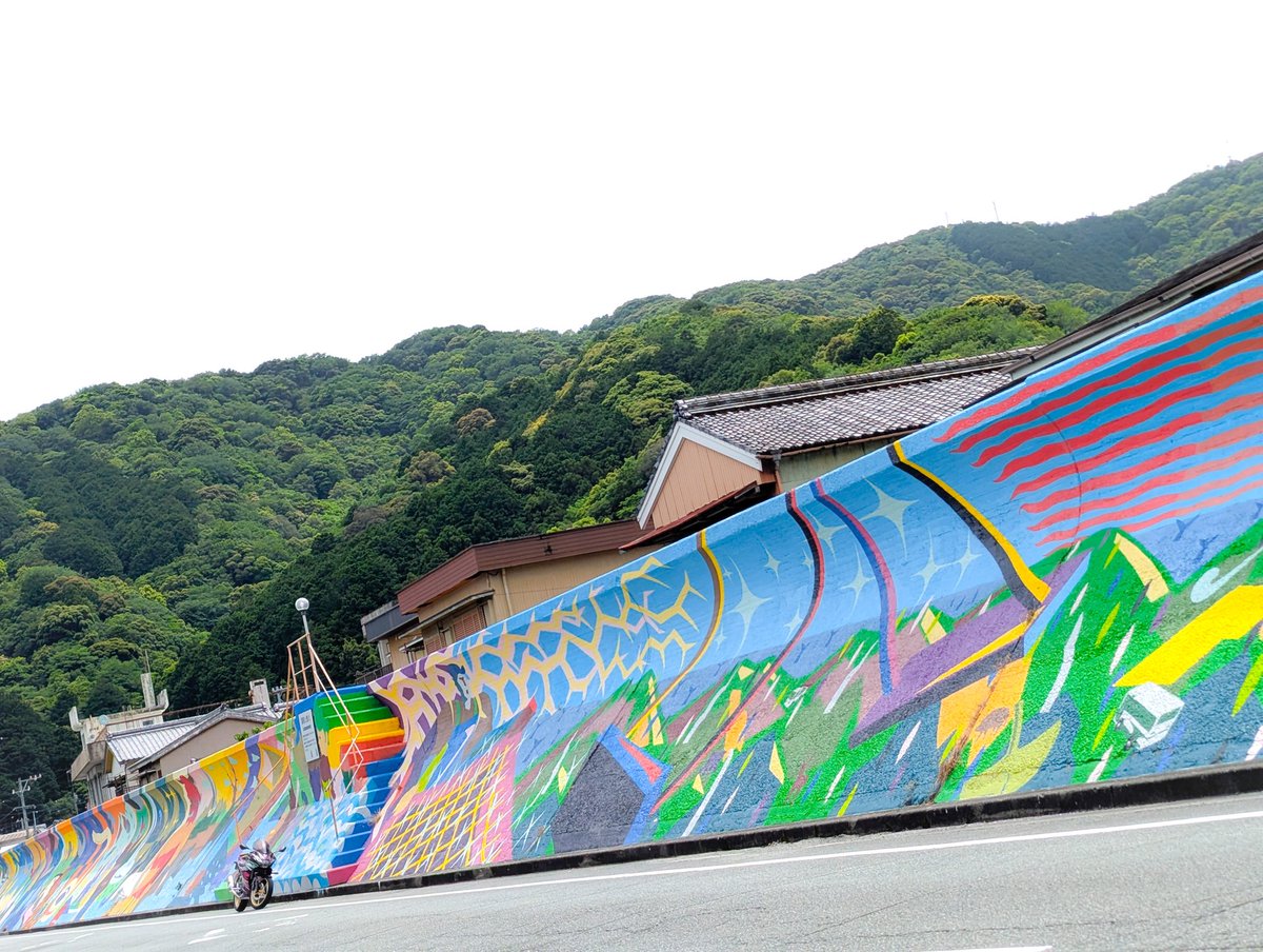 バイク乗り御用達スポットですな🌈🏍³₃ #GSXR125 #南伊勢 #神前浦壁画