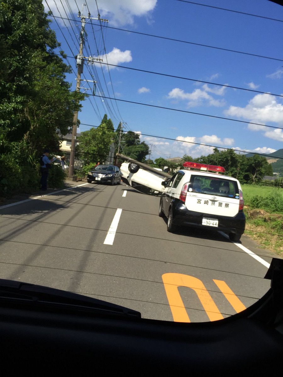 Nissykids_'s tweet photo. @R650707089734 電柱を抱き枕にする車たまにいますよね https://t.co/BRjIy9BpkN