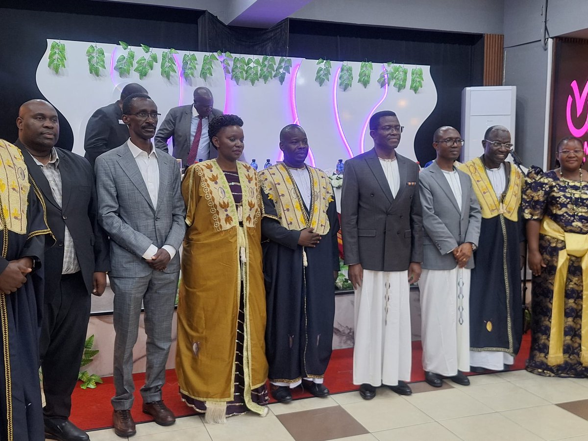 cpmayiga's tweet photo. Ntuuzizza Omwami wa Kabaka ow'Essaza Rhinelands Owek. Samuel Ssekajugo Musoke n'Omumyuka we Muky. Lyndah Ssekayita ku mukolo gwa #BBECO2026 e Germany. Bano wamu n'abakulira ebitongole ku lukiiko lw'essaza bakubye birayiro ne beeyama obutatiirira Ssaabasajja.

Abakulembera abantu ba Kabaka mu mawanga ag'enjawulo tubakubiriza okukumaakuma abantu baffe bonna okubeera obumu, obuteerabira buvo bwabwe, okusisinkananga okwongera okumanyagana, okwekulaakulanya naddala nga basiga ensimbi mu nsi z'ebweru gye bali kubanga obutale bwayo bugazi, okukubiriza abavubuka okuwasa abantu bwe bafaananya obuwangwa, n'okumanyisa be bakulembera enteekateeka z'Obwakabaka zonna era bazenyigiremu.

Abakulembeze abakubye ebirayiro tubaagaliza obuweereza obulungi. #BBECO2026