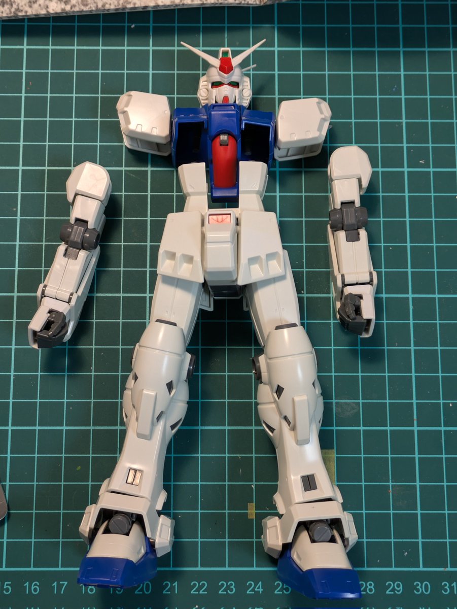Ryo_06_2's tweet photo. 2004年製MGステイメン　
コックピットハッチの軸も折れました。
一方でPS樹脂の軸の安心感がすごいです。
なんとか完成見えてきました
#ステイメン
#gp03
#MG https://t.co/LIqFu2QAg3