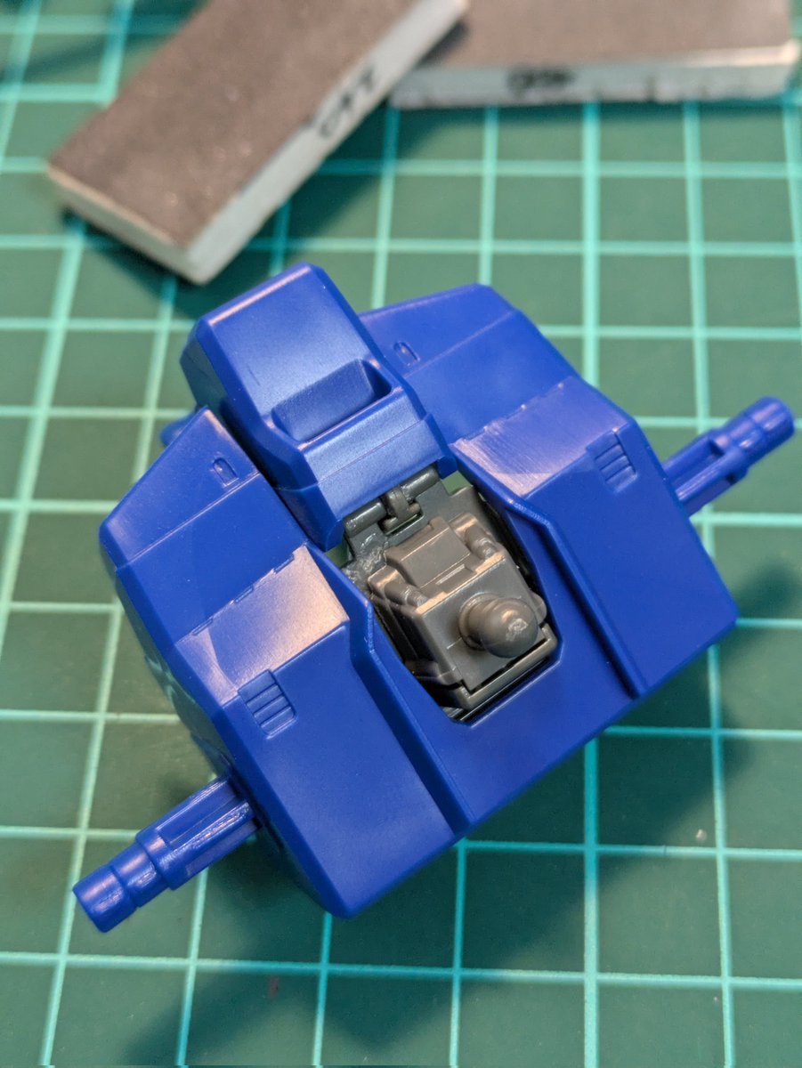 Ryo_06_2's tweet photo. 2004年製MGステイメン　
コックピットハッチの軸も折れました。
一方でPS樹脂の軸の安心感がすごいです。
なんとか完成見えてきました
#ステイメン
#gp03
#MG https://t.co/LIqFu2QAg3