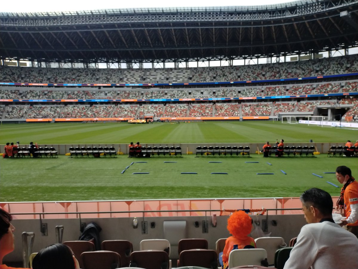 side3_dai's tweet photo. 来ました国立！サッカー友達のどっとぅんと！
＃清水エスパルス vs ＃ガンバ大阪 https://t.co/QbV0gdXSGR