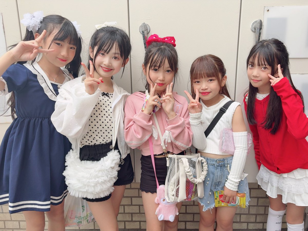 REmee322's tweet photo. 💜🩷RE:mee＆めんたい娘🩷💛🩵
楽しんでいただけたでしょうか？😏
子供達はたくさん遊んでもらって楽しかったみたいで「次はいつー？」と言っております🥹
写真たくさんアップお待ちしてます‼︎
そして、めんたい娘ちゃん達のデビューまで残り2週間‼︎
よろしくお願いします！
#REmee
#めんたい娘 https://t.co/wsFRz90eiO