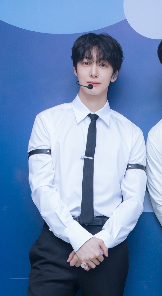chwturtlex's tweet photo. the more hyungwon grows up the more attractive he becomes like this is insane 🫠 https://t.co/FYhE6zq0Vq