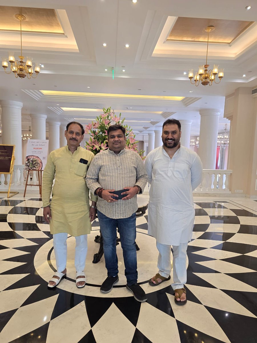 RldAman's tweet photo. राष्ट्रीय लोकदल के व्यापार प्रकोष्ठ के प्रदेश अध्यक्ष एवं टीवी चैनलों पर विपक्ष के पसीने छुड़ा देने वाले तेज-तर्रार युवा प्रवक्ता श्री रोहित अग्रवाल जी को जन्मदिन की हार्दिक बधाई एवं शुभकामनाएं।
ईश्वर से आपके उत्तम स्वास्थ्य, दीर्घायु एवं उज्ज्वल भविष्य की कामना करता हूँ।
@rohitagarwal850 
@RLDparty