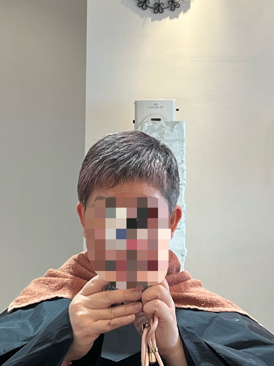 頭……短くなったし どっピンクwww 髪の毛寝かせ中〜😊