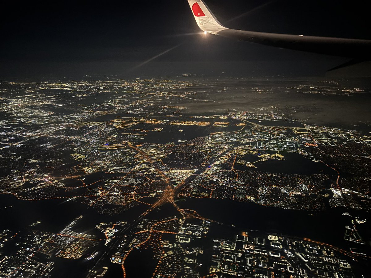 Scoop_DoaneTF's tweet photo. Night flight heading home from @DFWAirport on @AmericanAir to @OMAairport with the #DoaneTF team https://t.co/MBvewCT5qi