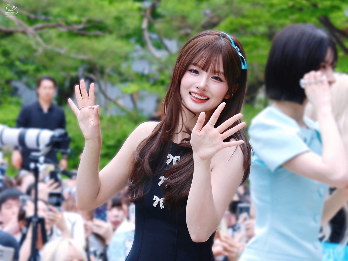 potatoast_7's tweet photo. 260523 미팬
안녕~ 

#NMIXX #엔믹스
#설윤 #SULLYOON https://t.co/UW1gjpvNQB