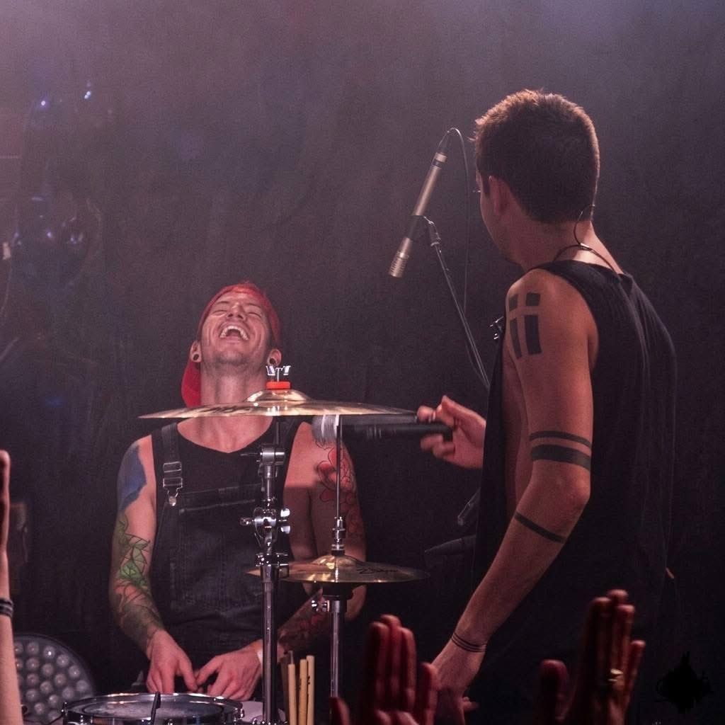 mack is asleep••|-/•• tweet media