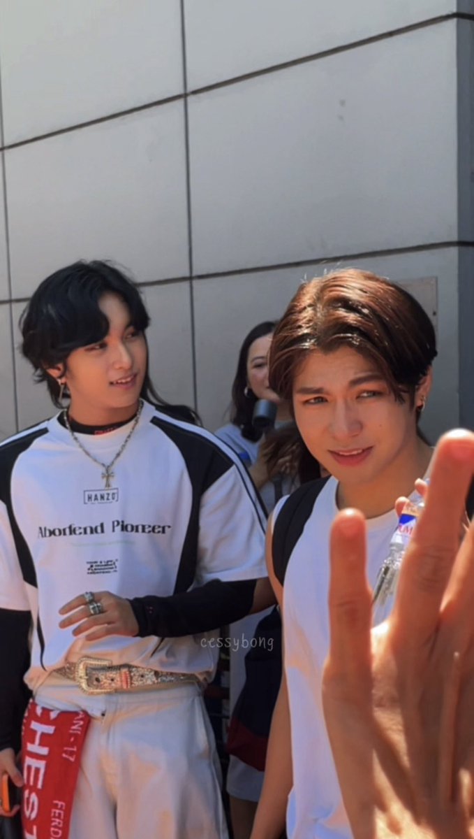 IlaganCessy's tweet photo. Maknaes (?)

HORI7ON OVERLOAD ENERGY

#HORI7ON_AOSFloresDeMayo
#HORI7ON #호라이즌 
@HORI7ONofficial #MARCUS #KIM https://t.co/iwXc3GzJ1E
