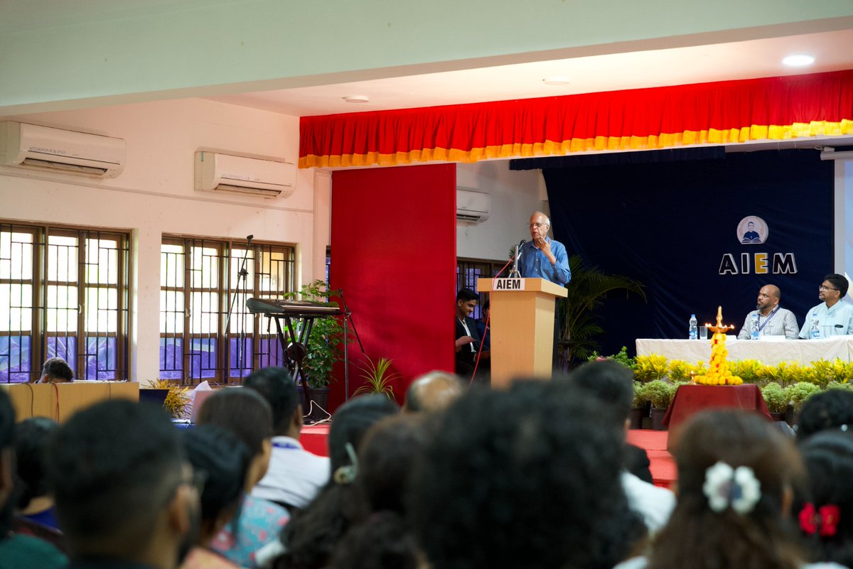 arunbnaik's tweet photo. Felt honoured to be  Chief Guest at Agnel Institute of Engineering and Management at Assagaon on its Annual Day function yesterday.  Impressed by their performance in academics, sports, cultural activities with infrastructure on a hillock which until recently was a lonely place. https://t.co/TRPDLpiNm9