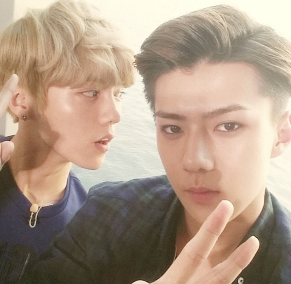 Baa_Build's tweet photo. พี่คนสวย กับ หมาเด็ก 🐥 🐶

#Hunhan #Teeteepor https://t.co/xl5MDk2uSX