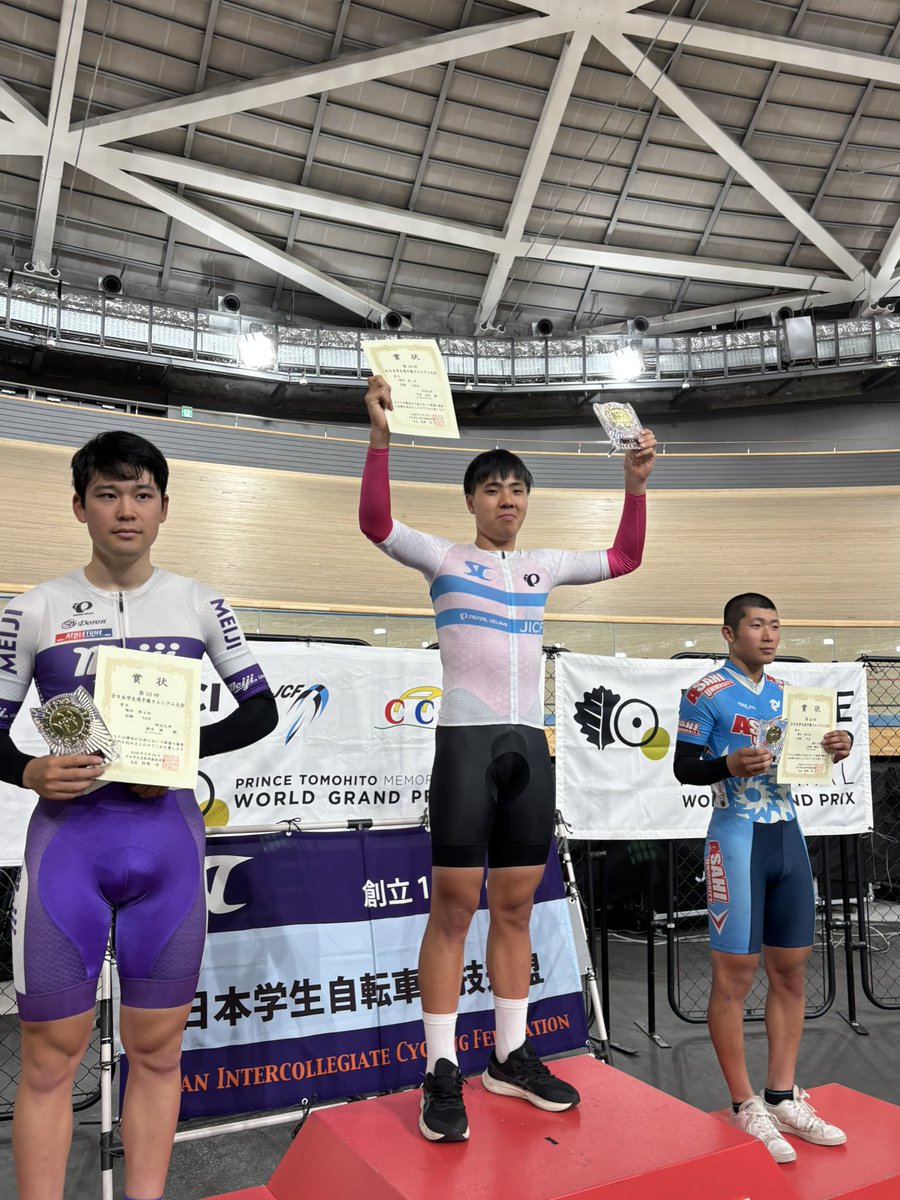 toshibikem's tweet photo. 全てをやり切れば120%程度の疲労になる環境を、あえて設定。

恵まれたトレーニング環境も、多くの方々の支援があってこそ。

その中で、何を選び、何を削り、どう積み上げるか。
与えられるだけではなく、自分で選択する。
その積み重ねが、主体性と当事者意識を育てていく。
#日本大学自転車部 https://t.co/DtMICwrbqP