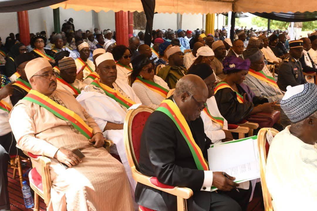 TheCameroonianZ's tweet photo. Le Président Émérite de l’Assemblée, l’Honorable Cavaye Yéguié Djibril élevé à titre posthume, à la dignité de Grand Cordon du Mérite camerounais.

📍Mada Kolkoch, #Cameroon 🇨🇲 https://t.co/Q1HtWJNWuO