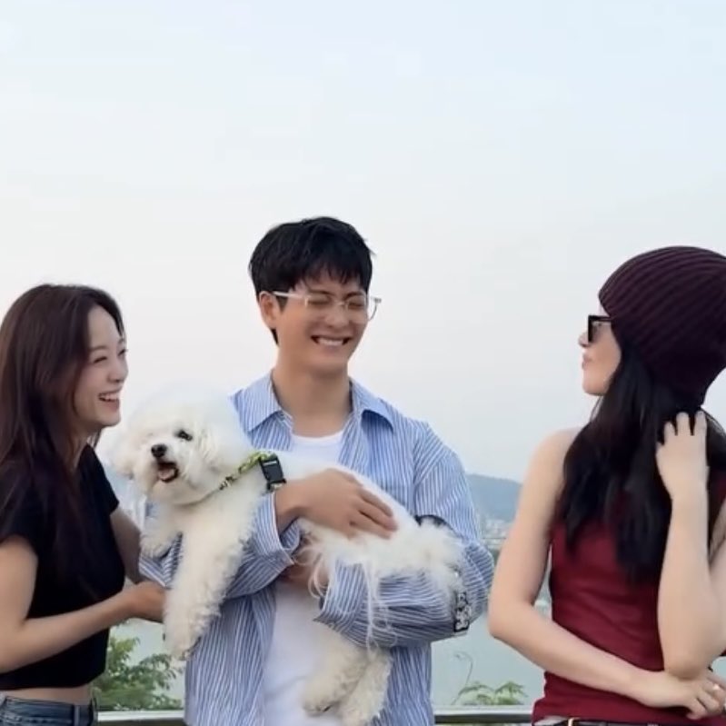 0620homii's tweet photo. 혼자만 계속 이래도 되는거예요? https://t.co/AKspWuDa1a