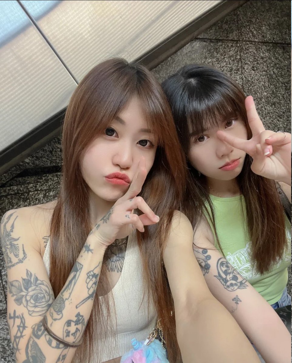 yotchan_i's tweet photo. 還左邊還是右邊 👀
不准都選！ 你們選哪個😗 https://t.co/bZRvNer8YP